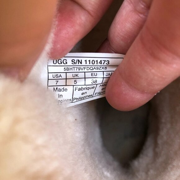 UGG Australia Classic Short Metallic Snake Boots 7 W Sand Leather 1101473 Shoes - Picture 9 of 9